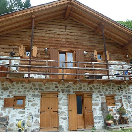Il Ciliegio Bed & Breakfast Imer Bagian luar foto